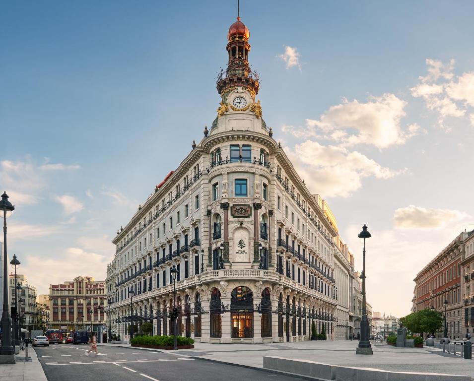 This Madrid Hotel Is So Luxurious, It’s Changing How People Travel to Europe