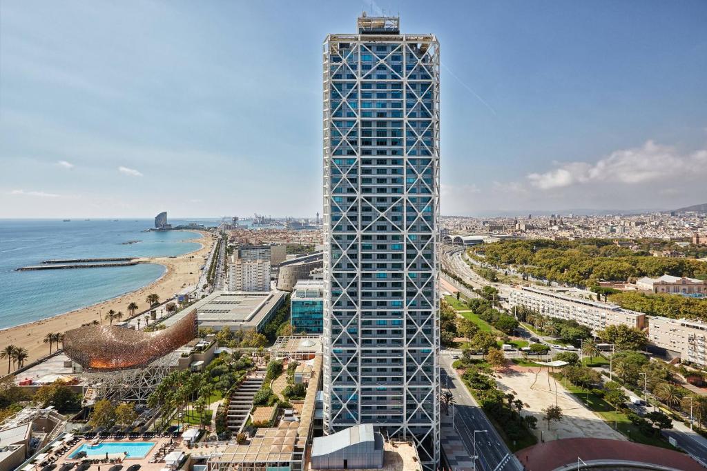 Hôtel Arts Barcelona : Luxe Contemporain et Vue Imprenable sur la Mer Méditerranée