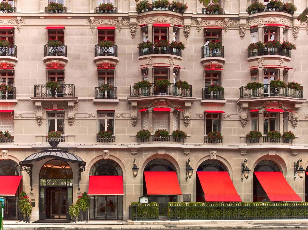 Séjour au Plaza Athénée : le joyau du luxe parisien en France