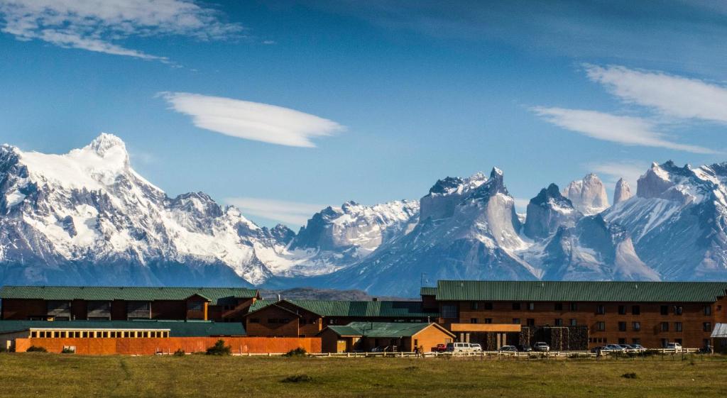 Between glaciers and absolute luxury: the most breathtaking hotel at the end of the world