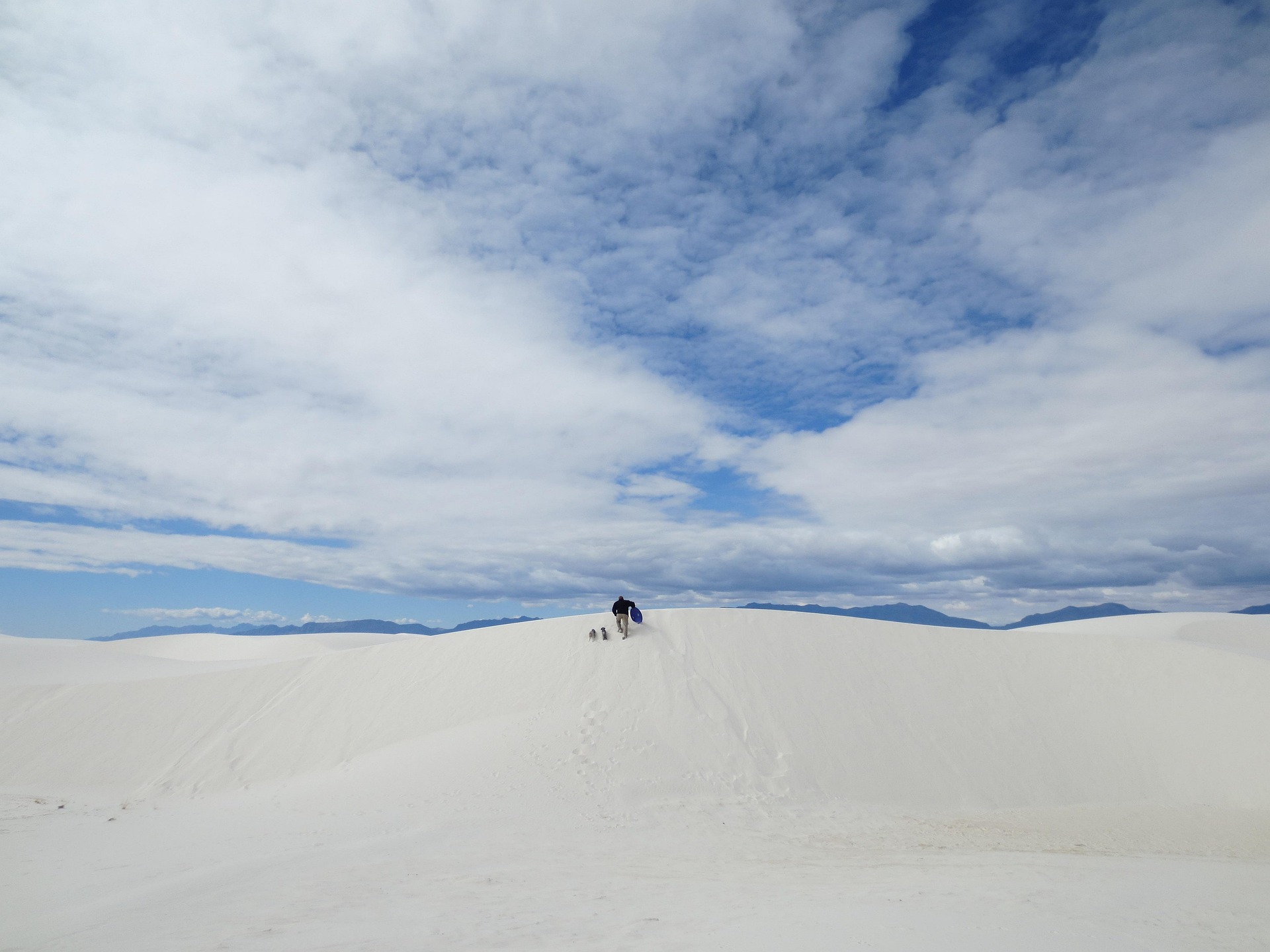 White Sands: A Timeless Desert of Light and Silence